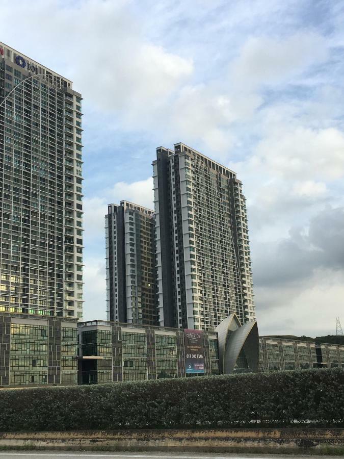 Ioi Conezion Iman'S Home With Pool View Unit 普特拉贾亚 外观 照片