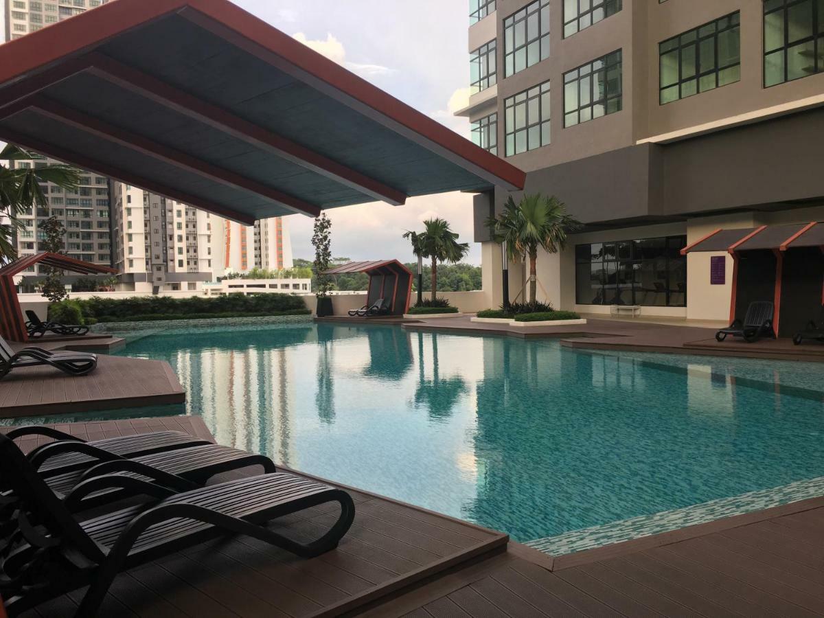 Ioi Conezion Iman'S Home With Pool View Unit 普特拉贾亚 外观 照片