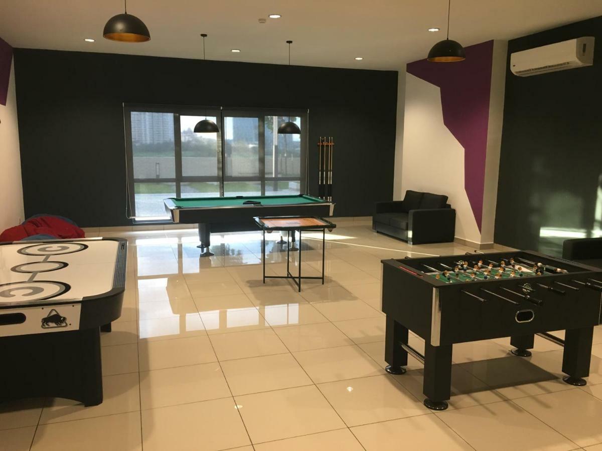 Ioi Conezion Iman'S Home With Pool View Unit 普特拉贾亚 外观 照片